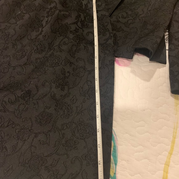 LeSuit dark black brocade design with satin trim with a perfect bow. - Picture 4 of 4